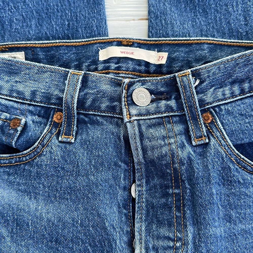 Levi’s Premium Wedgie Straight Leg Jean Distressed size 27 - Picture 4 of 8